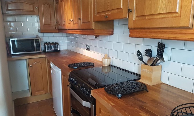 Brandon Cabaña | Flint Cottage - Thetford Forest & The Brecks - Cozy Cottage, Log Fire