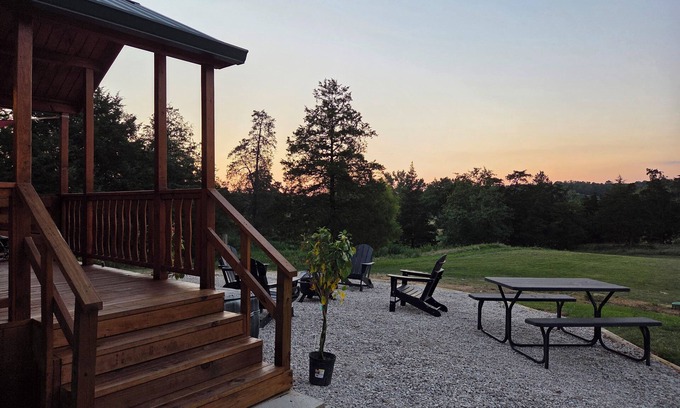 Jones Mills Cabina | Flint Rock Cabins - The Spear