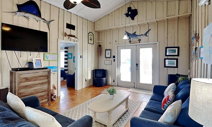 Bermuda Beach Casa | Flip Flop Beachside | Community Pool & Beach Access!