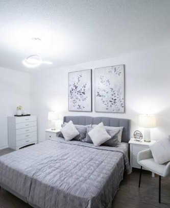 Vaughan Casa | Flipped House - entire 2 BR townhouse near wonderland