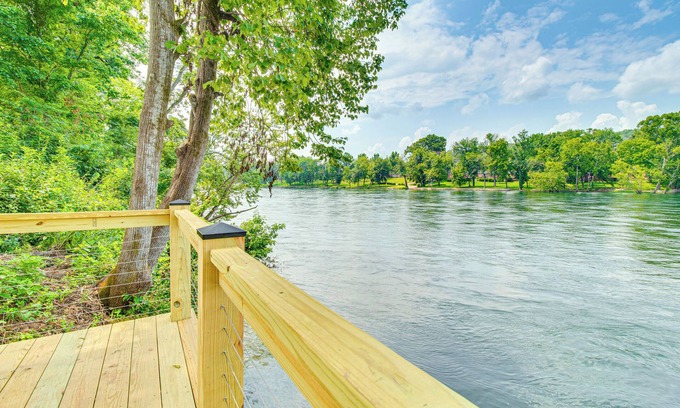 Lakeview Casa | Flippin Home w/ Deck & Grill: Steps to White River