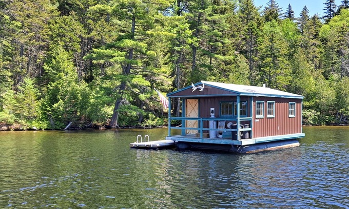 Greenville Junction Cabina | Floating Cabin on Moosehead Lake **veteran, first-responder, educator discounts*