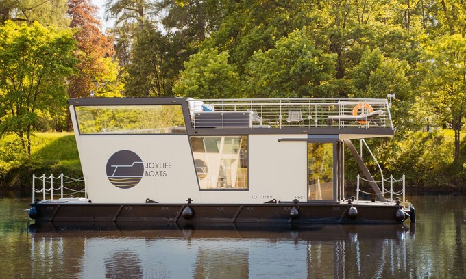 Merzig Casa | Floating Home-Hausboot in Merzig liegend by Interhome
