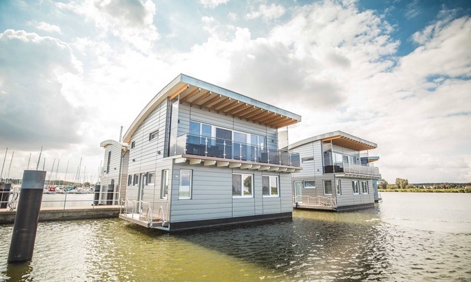 Kroeslin Alquiler De Eote | Floating-house Nr. 5 Freya mit Kamin und Sauna - 02. Floating Houses mit Kamin