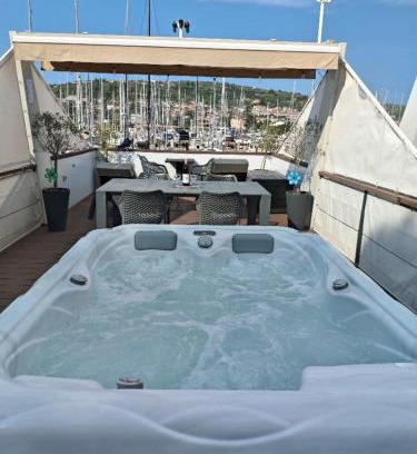 Seca Casa | Floating House - SUNSET