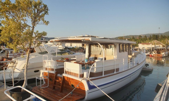 Batroun Alquiler De Eote | Floating Iris Boat in Batroun