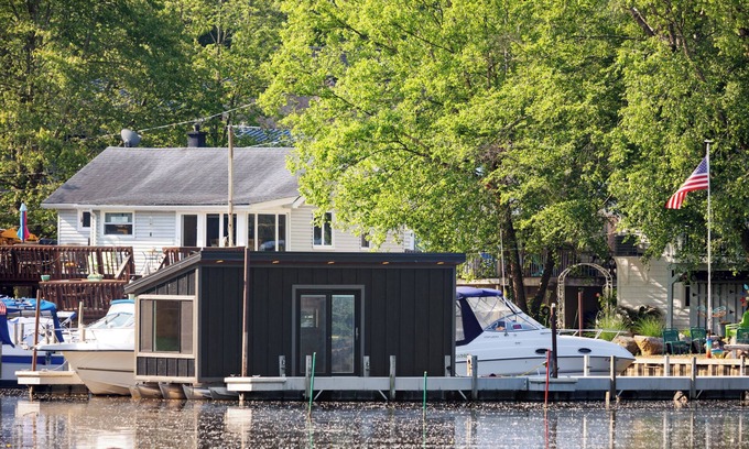 Vermilion Alquiler De Eote | Floating tiny home with AC and WiFi on beautiful Vermilion river