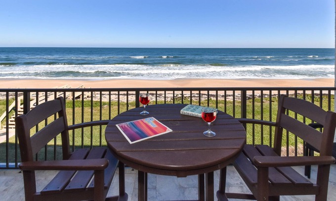 Bethune Beach Condominio | Floor-to-Ceiling Oceanfront Views ~ Chadham-by-the-Sea 315