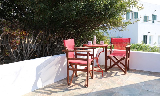 Adamas Apartamento | Flora's Red Studios