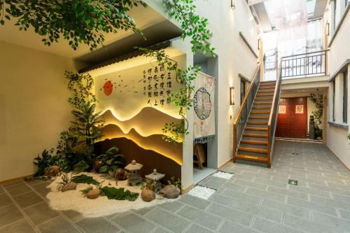Luoyang Casa | Floral Hotel Dongmoshang B&B, Lijingmen Cross Street, Luoyi Ancient City