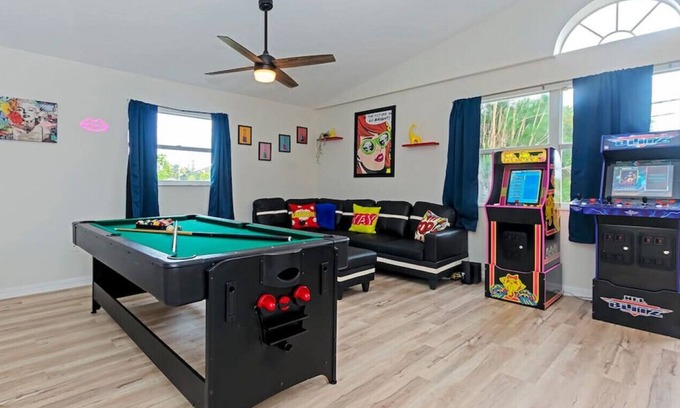 Palmetto Casa | Florda · HotTub Arcade Pool-table