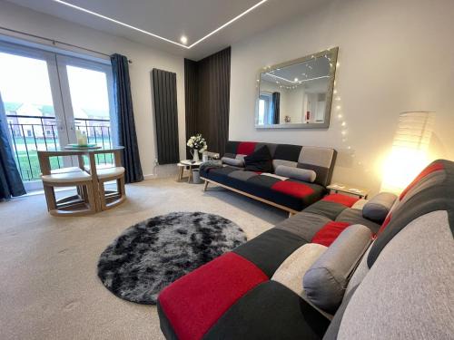 Peterborough Casa | Florence Coach-House-Parking-WIFI King bedroom & double bedroom