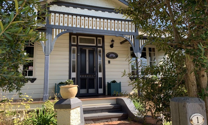 Cessnock Cabaña | Florence Cottage, 10 minutes from Hunter Valley Vineyards. Family friendly.