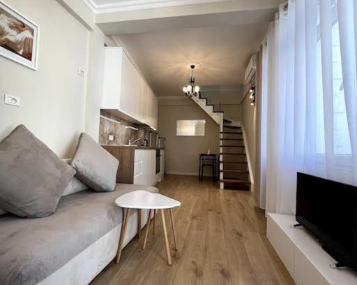 Tirana Apartamento | Florents 1-Bd Villa, free parking and garden