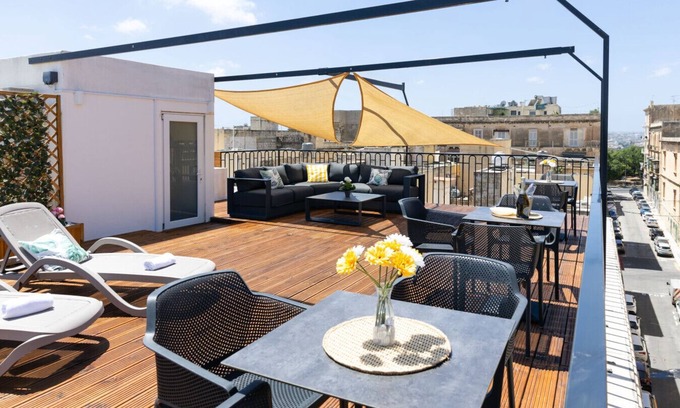 Floriana Apartamento | Florette Suite 2BR with Stunning Lounge Terrace in Floriana by ArcoBnb
