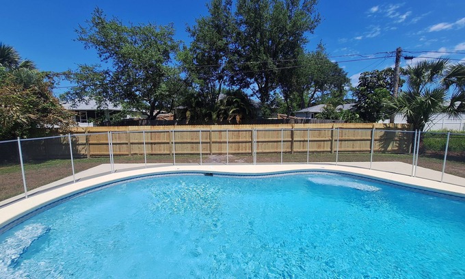 Sebastian Highlands Casa | 🍹🌞 Florida Getaway! New Pool Heater, Fenced Yard,Close to River and Beaches!