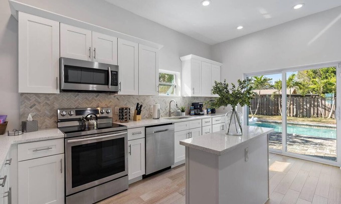 Indian Beach Sapphire Shores Casa | Florida Getaway With Backyard Pool Oasis
