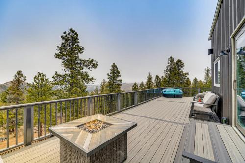 Lake George Casa | Florissant Home with Hot Tub, Putting Green and Views!