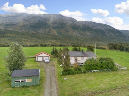 Lyngen Casa | Flott enebolig nær naturen
