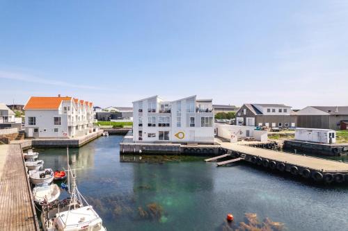 Akrehamn Apartamento | Flott Leilighet, 1 etasje med nydelig sjøutsikt