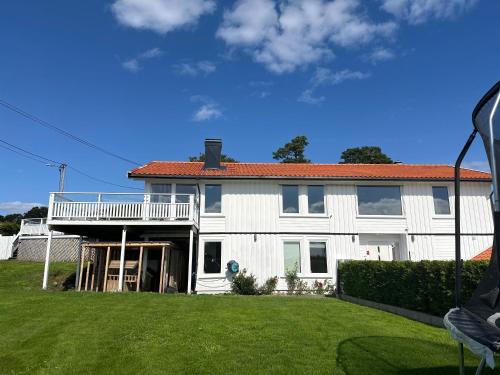 Arendal Casa | Flott sørlandshus ved sjøen leies ut