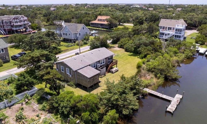 Ocracoke Cabaña | Floundering Around: Canal front cottage perfect for your next fishing trip.