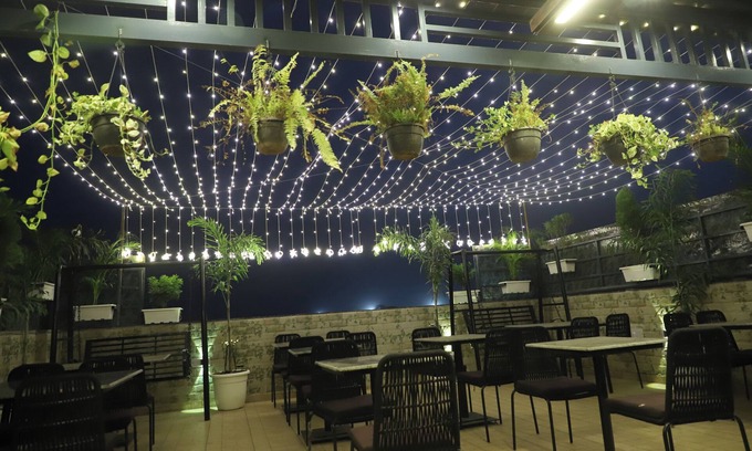 Malviya Nagar Hotel | Flourish Stay Saket near Max Hospital