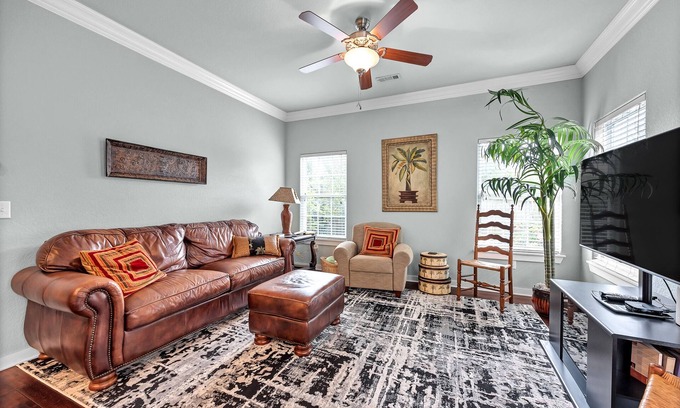 Bentonville Casa | Flourishing Palm Place 3 BR 2 BA near XNA