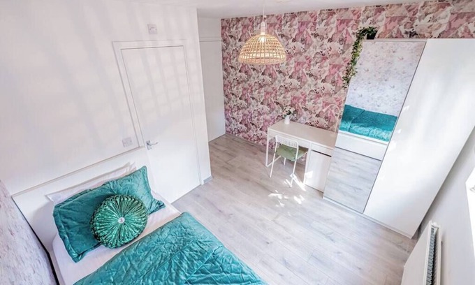 Great Houghton Apartamento | Flower at Forest Home