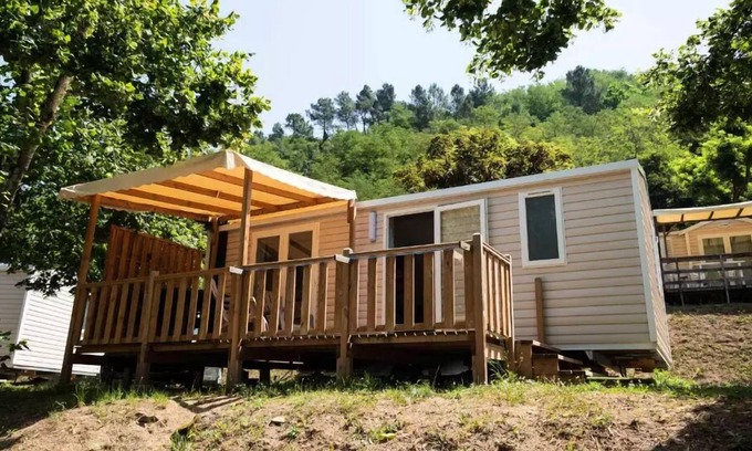 Les Ollieres-sur-Eyrieux Casa | Flower Camping Mas de Champel **** - Mobile-Home 30m2 - Comfort - 2 bedrooms - Terrace semi-covered - TV - Clim 5 persons