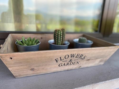 Montinelle Apartamento | Flowers & garden apartment con vista lago