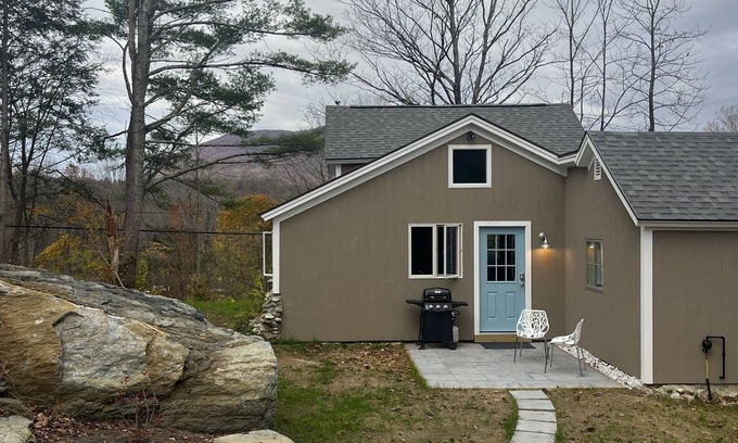 Arlington Casa | Fly fishing, tubing, biking and shopping are steps away!