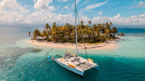 Carti Tupile Alquiler De Eote | Flying Ginny Lagoon 55 Catamaran All-Inclusive Charter