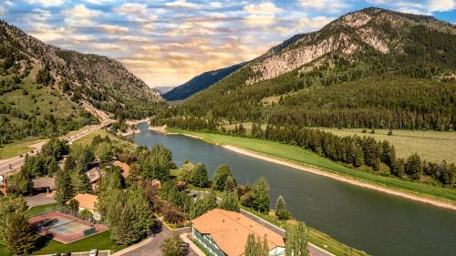 Alpine Cabina | Flying Saddle Resort and Steak House