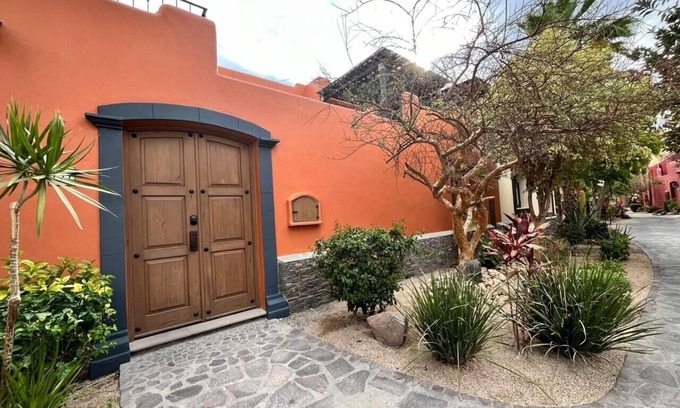 Nopolo Casa | FN-133 Fabulous 3 bed 3 bath plus sofa bed casa (Sleeps 8)