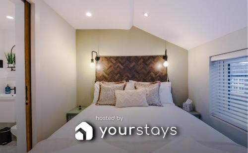 Sandbach Casa | Foden's House by YourStays - 2 Bedroom Cottage in Sandbach with gorgeous dining room extension, High end finish