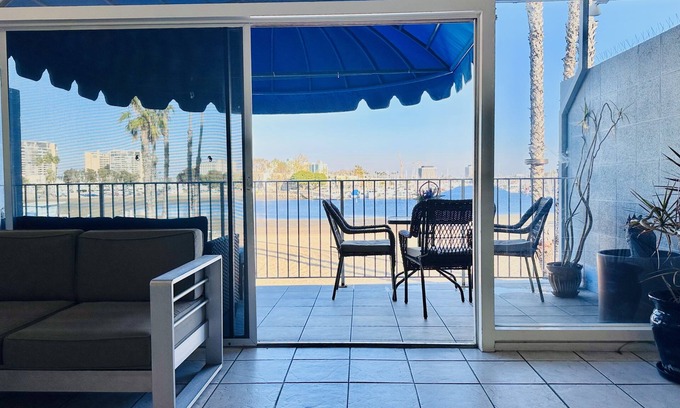 Marina del Rey Hotel | Foghorn Harbor Inn
