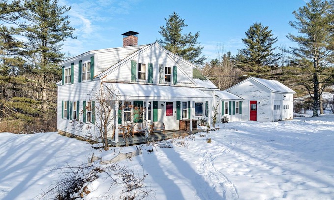 Whitingham Otro | Summer Ready! Play Area, Crib, 11 Acre Farmhouse