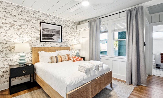 Folly Beach Hotel | Folliday Inn- The Overnighter- Room 25