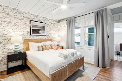 Folly Beach Hotel | Folliday Inn - The Overnighter - Room 25