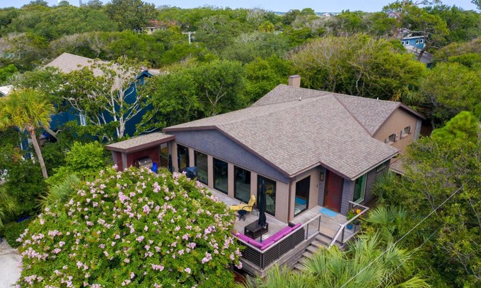 Folly Beach Casa | Folly Vacation 620 Three Bedroom Home, one block to the beach and pet friendly