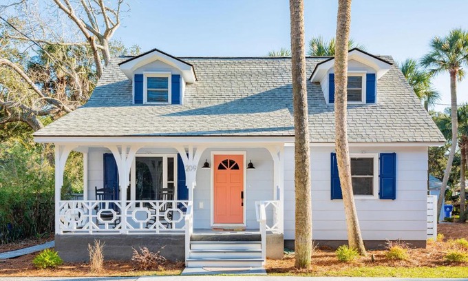Folly Beach Casa | Folly Vacation Beautiful Beach Cottage 209-A