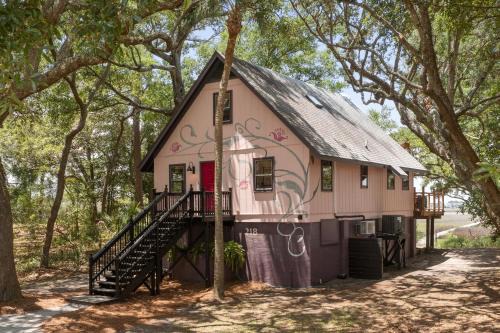 Folly Beach Casa | Folly Vacation Vintage Cottage with Private Dock Pet Friendly