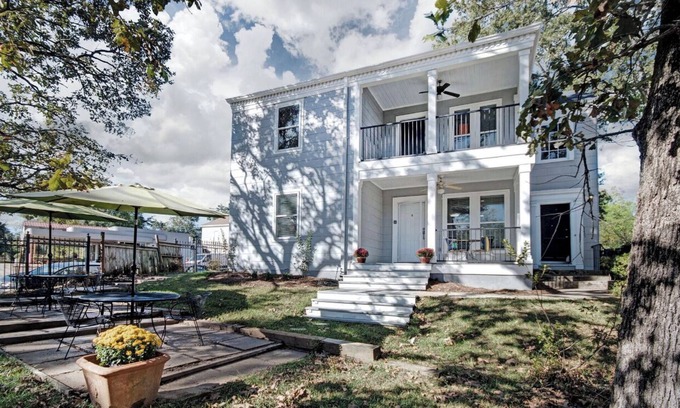 Fondren Casa | Fondren "Upper Level Style, Comfort and Luxury