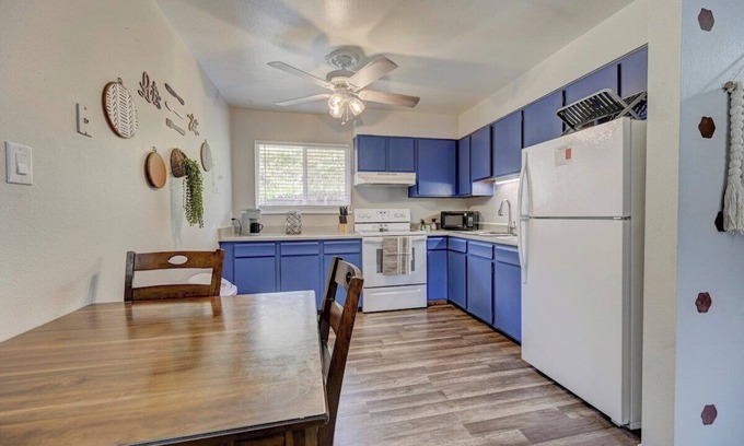 West Colorado Springs Apartamento | Fontmore Unit 4 · Cozy 2bd Stunning Mountain Views