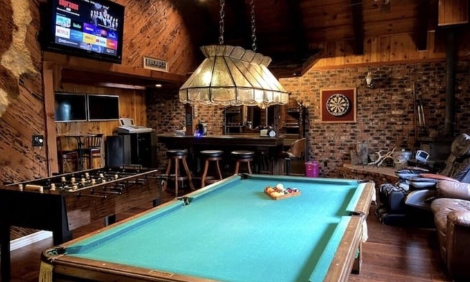 Blue Jay Casa | Foosball & Pool Table, Pandora Game Box & Arcades, Movie Room
