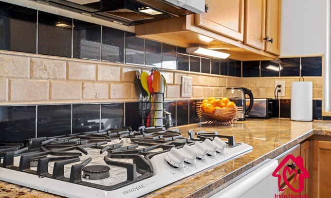 Northeast Heights Casa | Foothill Serenity with Hot Tub - An Irvie Home