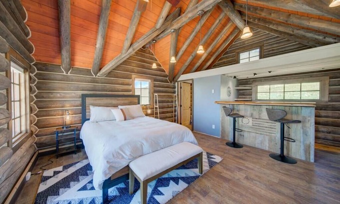 Shining Mountains Casa | Foothill Trail Cabin