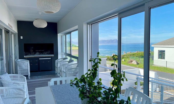 Kleinmond Casa | Footprints in Kleinmond