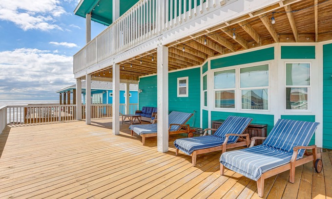 San Luis Casa | 'Footprints in the Sand' - Luxe Freeport Home!